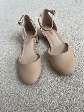 Ankis closed toe ankle strap shoes size 8